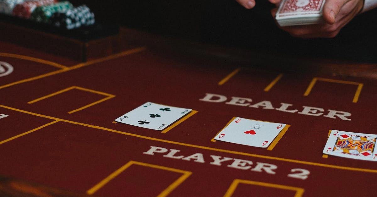 Роскошный блэкджек стол в эко-казино с растениями и натуральными материалами